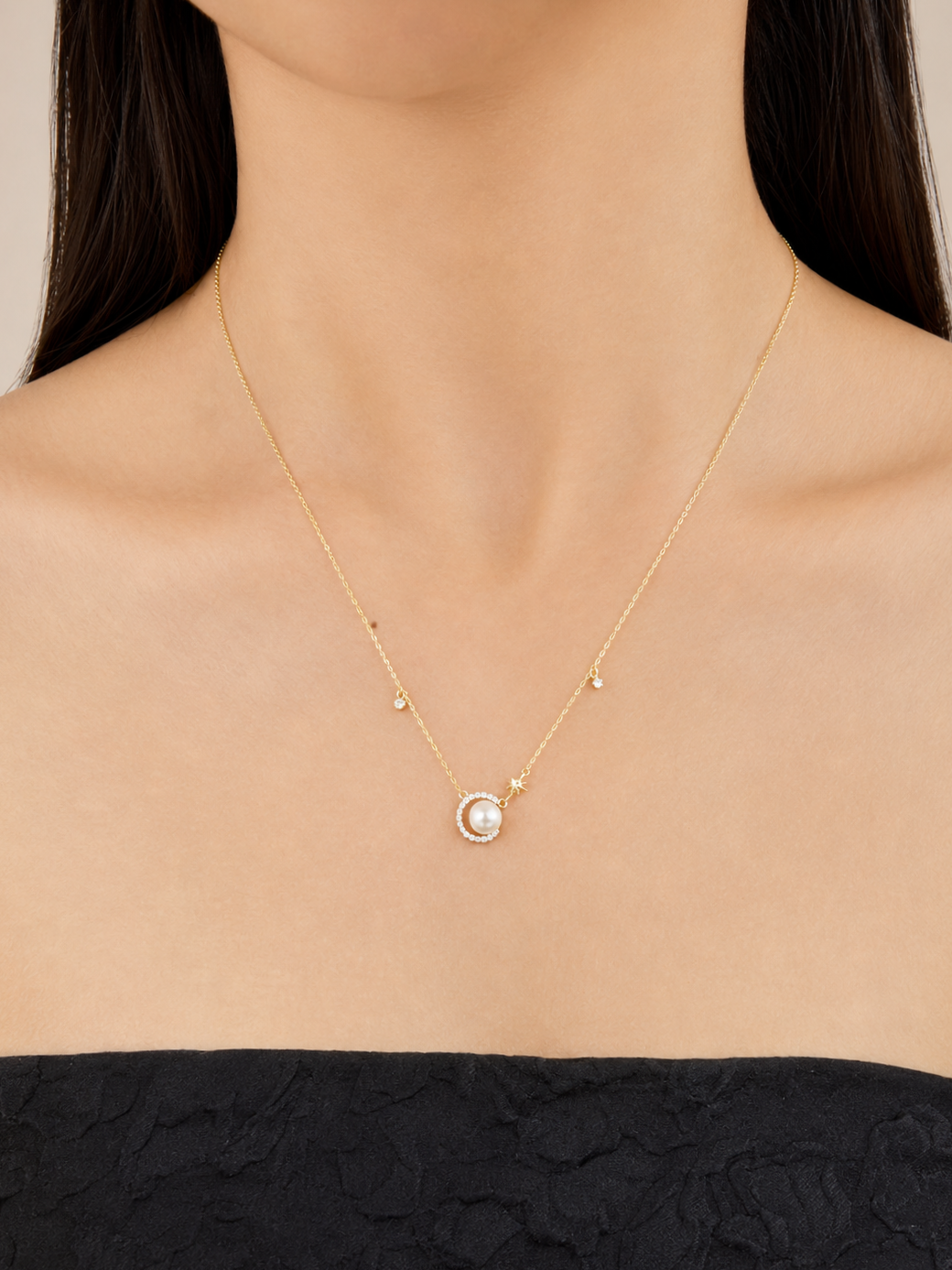 Waning Pearl Necklace