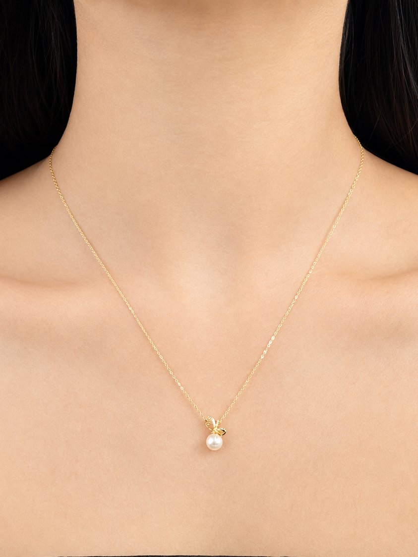 Bow Pearl Necklace
