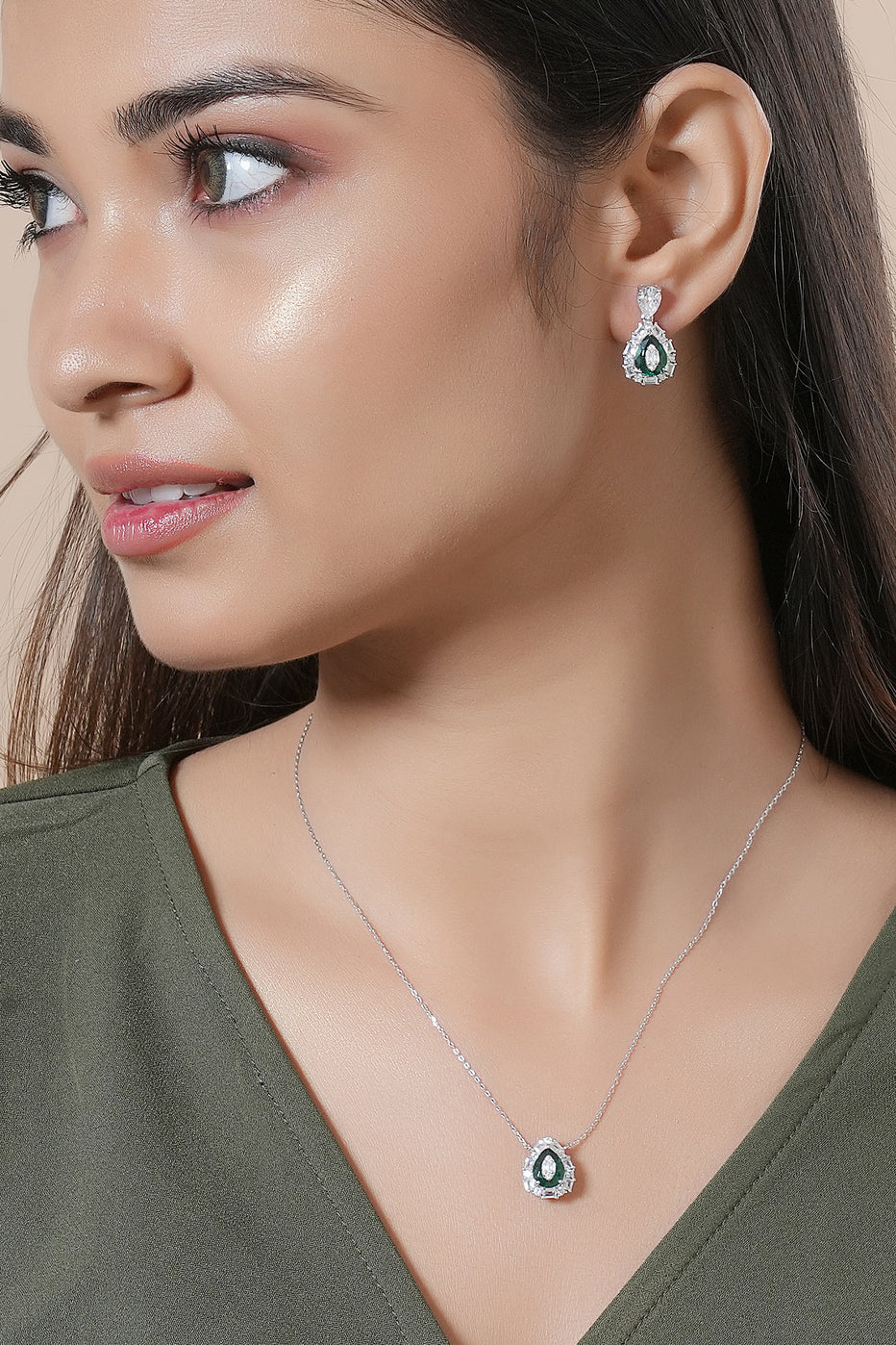 Emerald Teardrop Necklace Set